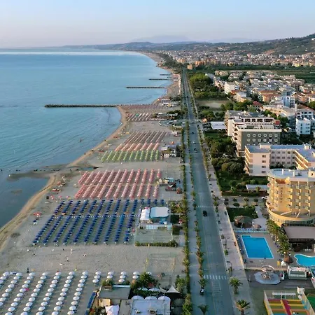 Maxim's Martinsicuro