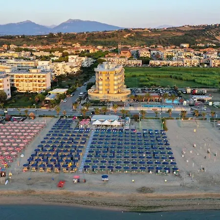 Maxim's Hotel