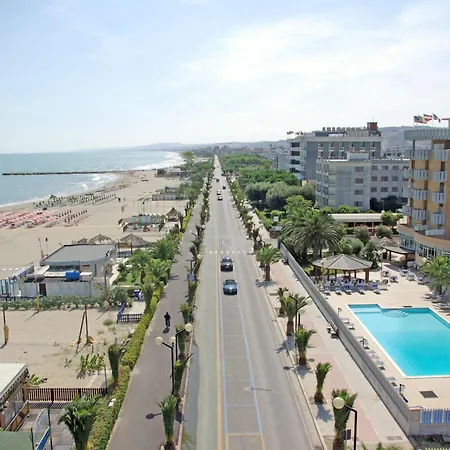 Maxim's Ξενοδοχείο 3*