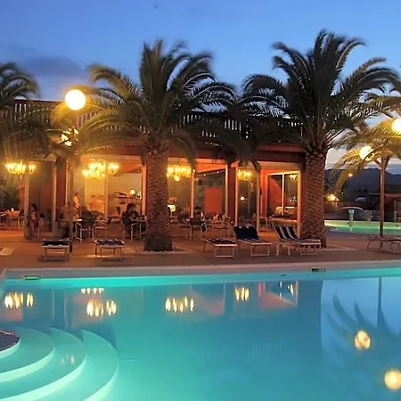 Maxim's Hotel